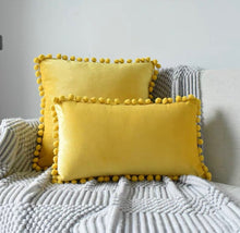 Cojín de Pompones con Rellenos